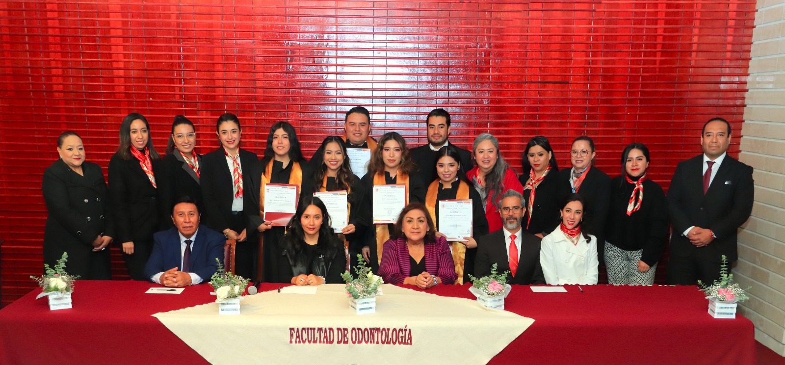 Gradúa Odontología UATx a nuevos especialistas odontopediatras